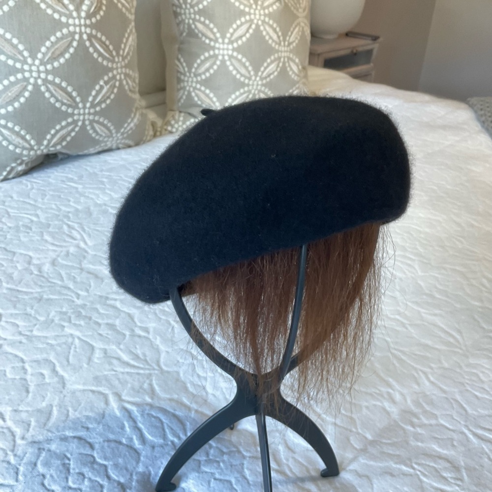 Elegant Black Wool Beret, brand new , perfect for Christmas gifts